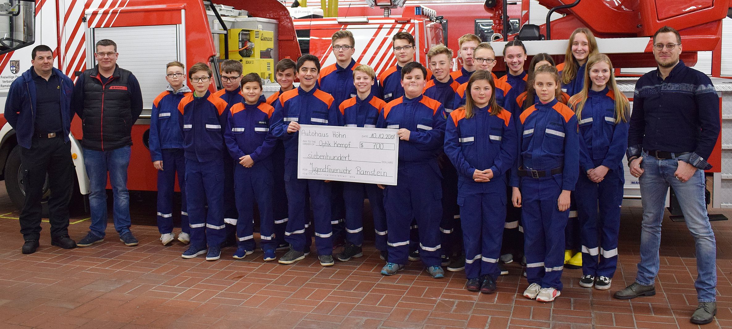 Motorrad- und Autohaus Höhn sowie Optik Kempf überreichen Spende an Jugendfeuerwehr