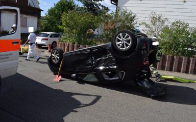 150 – 26.07.2022 – Verkehrsunfall PKW auf Dach eine Person klemmt – Spesbach