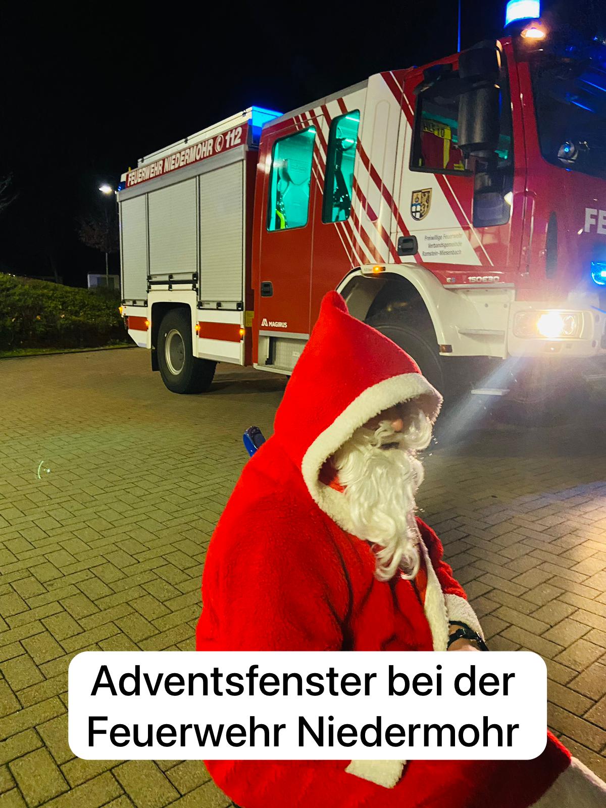 Adventsfenster bei der Feuerwehr Niedermohr