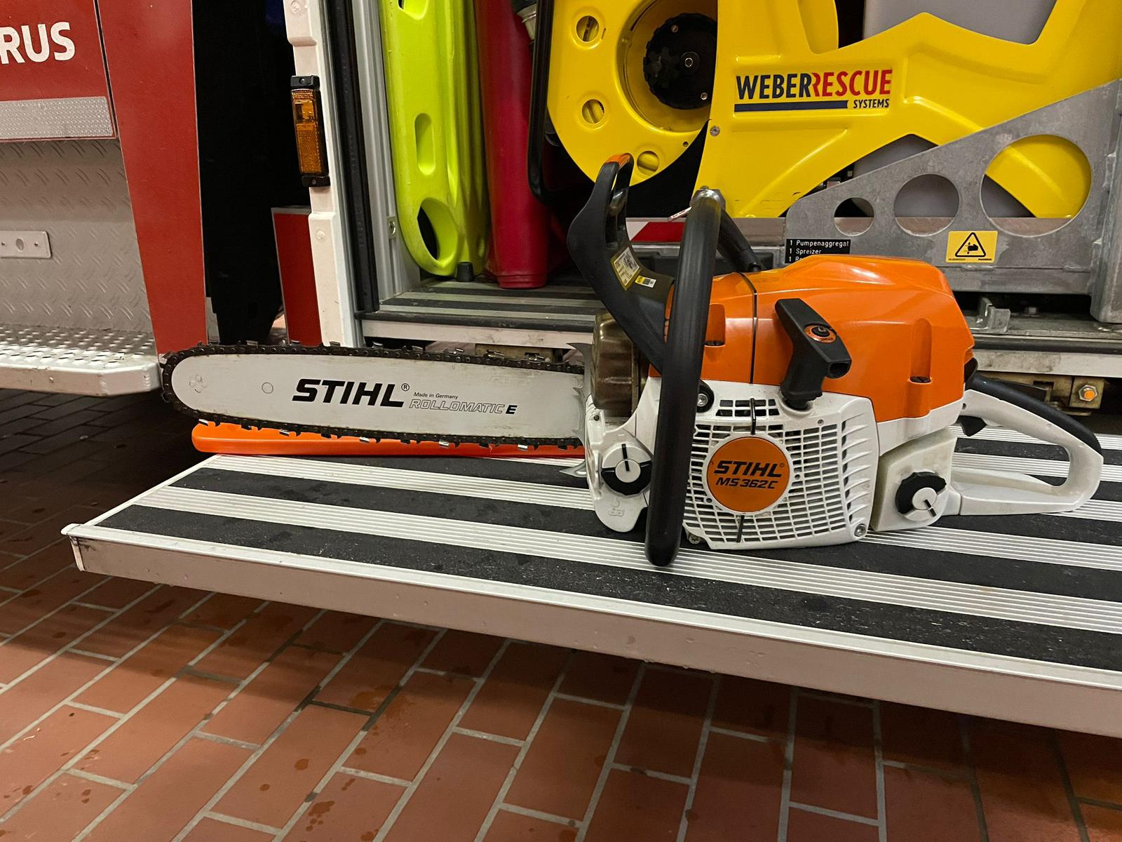 016 – 19.01.2025 – Baum droht auf Fahrbahn zu fallen  – L363